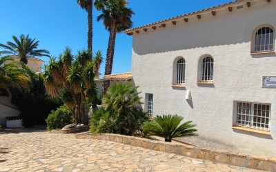 Villa with beautiful views of the sea, Altea and the mountains.